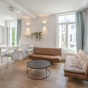 https://light-modern-apartment-in-the-heart-of-antwerp.hotelsghent.com